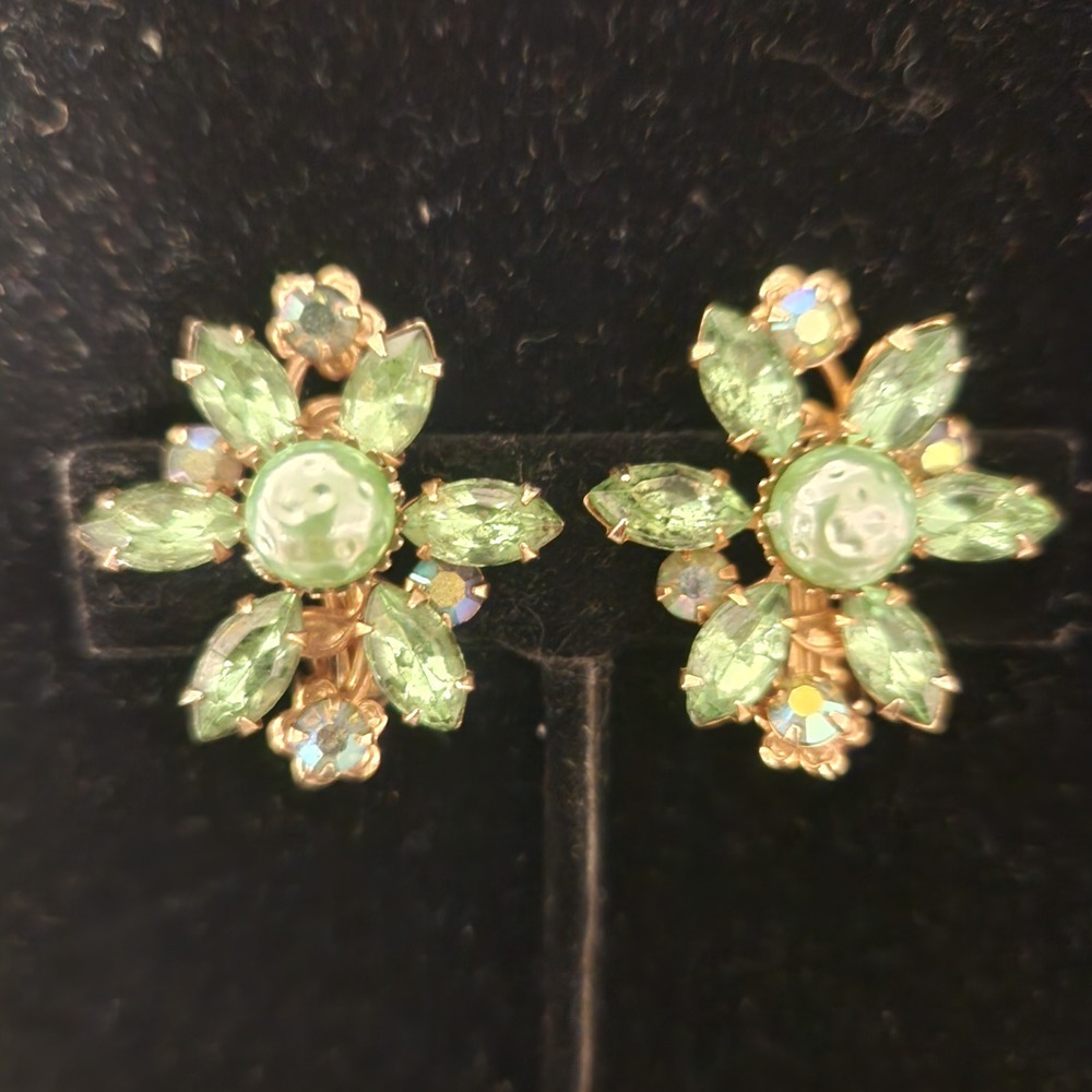 Sparkling Green Rhinestone Flower Clip On Earrings‎ Gold Tone Vintage - Picture 5 of 12